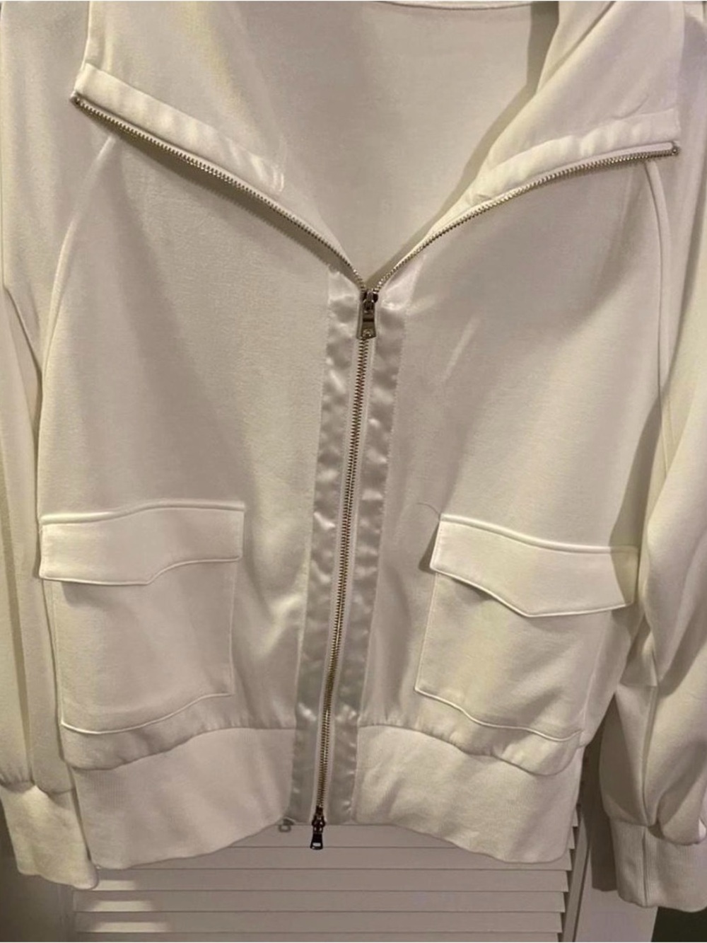 Women’s Cream Zip-Front Jacket with Utility Pockets